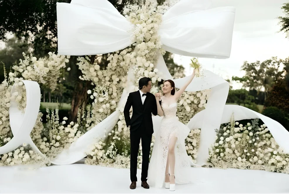 Backdrop đám cưới nơ trắng