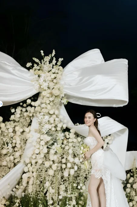 Backdrop đám cưới nơ trắng