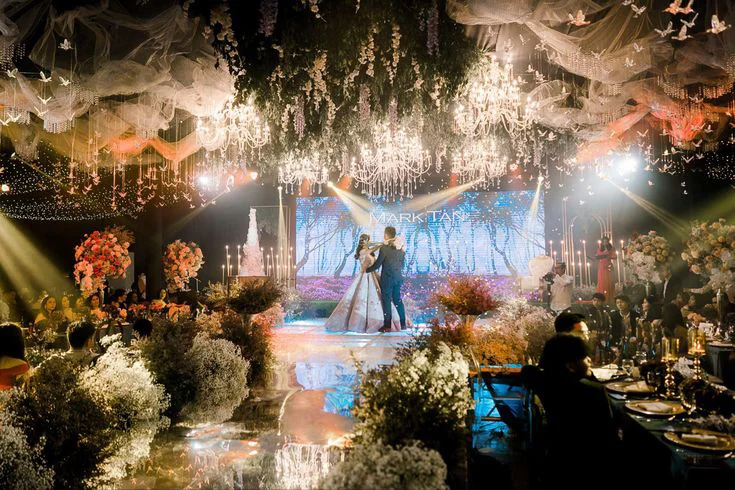 Không gian tiệc cưới sang trọng với rạp khung nhôm đời mới Ngọt Wedding