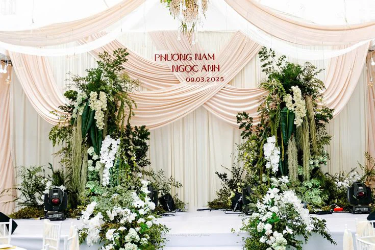Sân khấu cưới lung linh với thiết kế độc bản của Ngọt Wedding